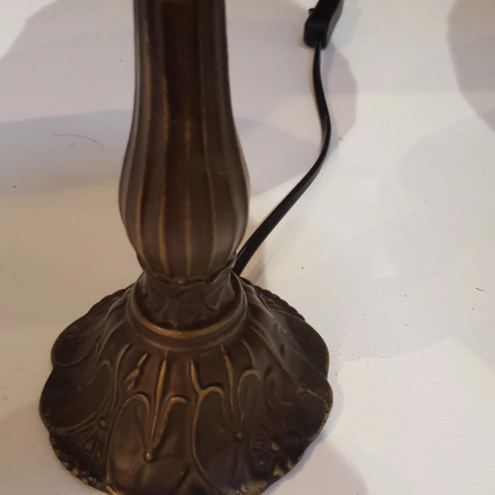8" Cream Marble Effect & Pearl Tiffany Glass Vintage Dome Table Lamp 35cm - Image 4