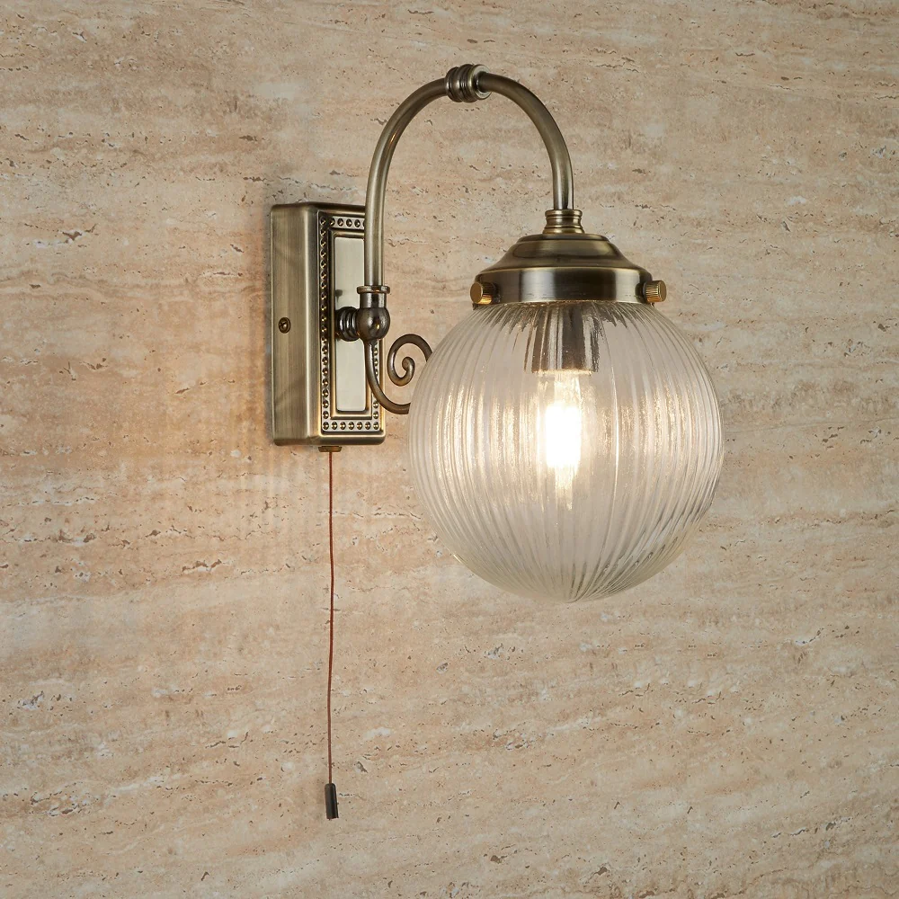 Antique Brass & Cleared Ribbed Glass Bathroom Vintage Switched Wall Light - Image 3