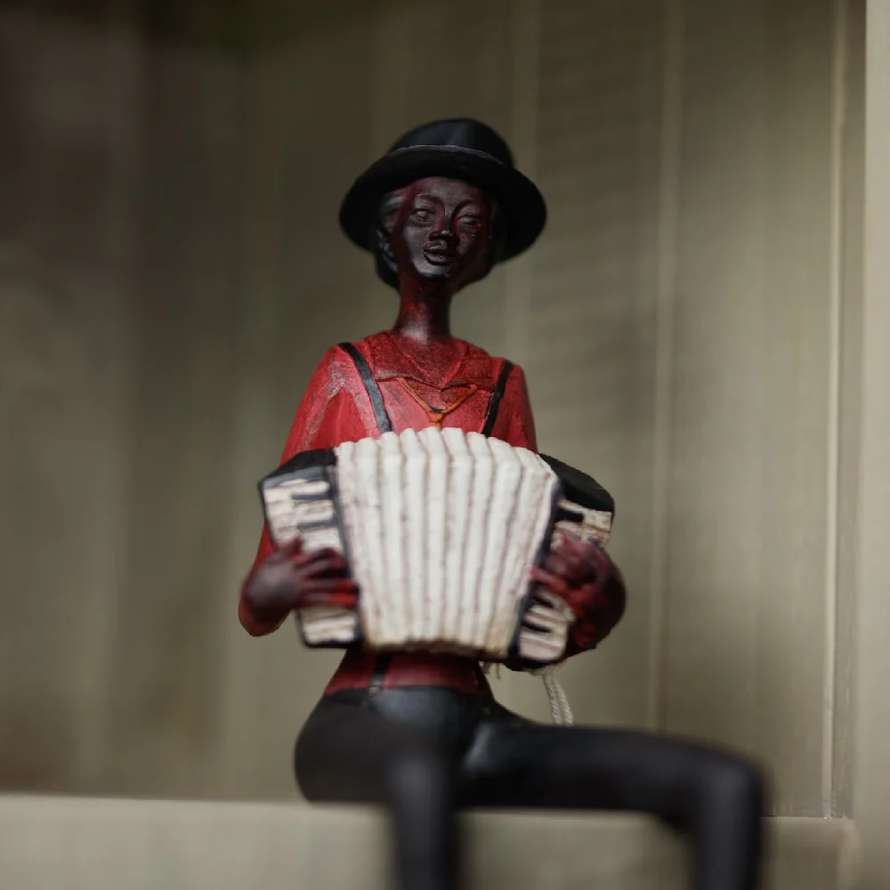 Britalia BR0263 Brown & Red Resin Sitting Jazz Squeeze Box Musician Sculpture Figurine 40cm - Image 3
